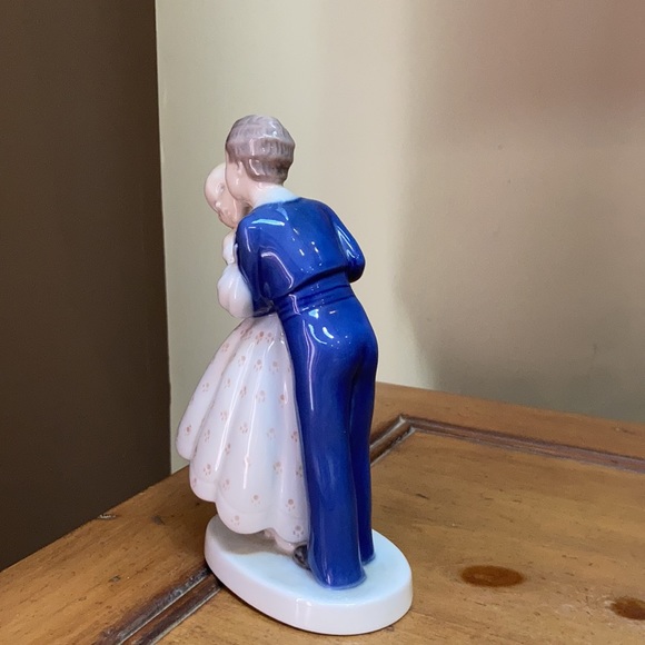 B&G First Kiss Figurine - Picture 2 of 5